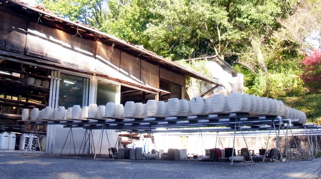 今も手づくりの湯たんぽを生産する岐阜県多治見市の高田焼の窯元
